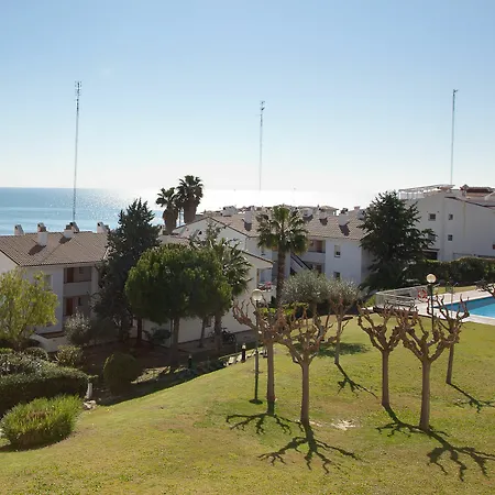 Family Pool And Apartment